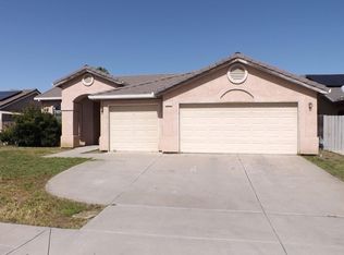 637 De La Cruz St, Mendota, CA 93640