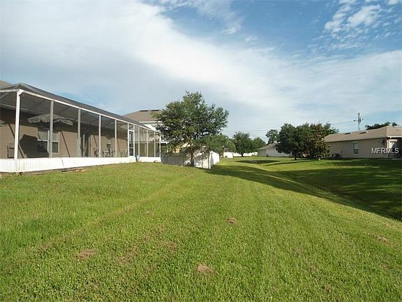 4th image of 982 Derbyshire Dr