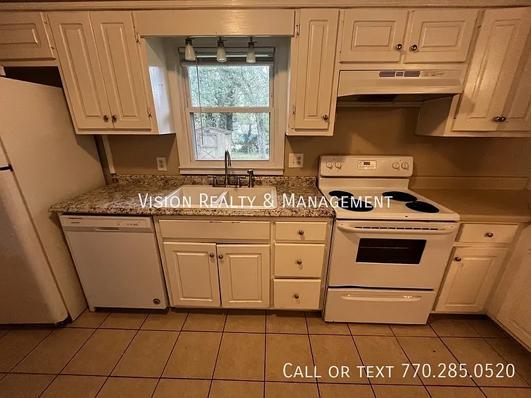 260 Castlegate Cir — Photo 7