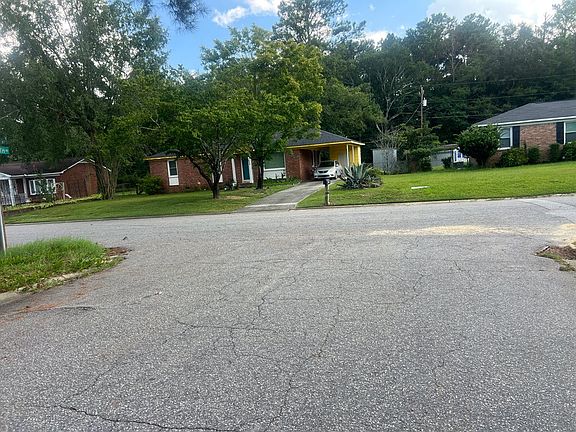 4th image of 1825 Chadsworth Dr
