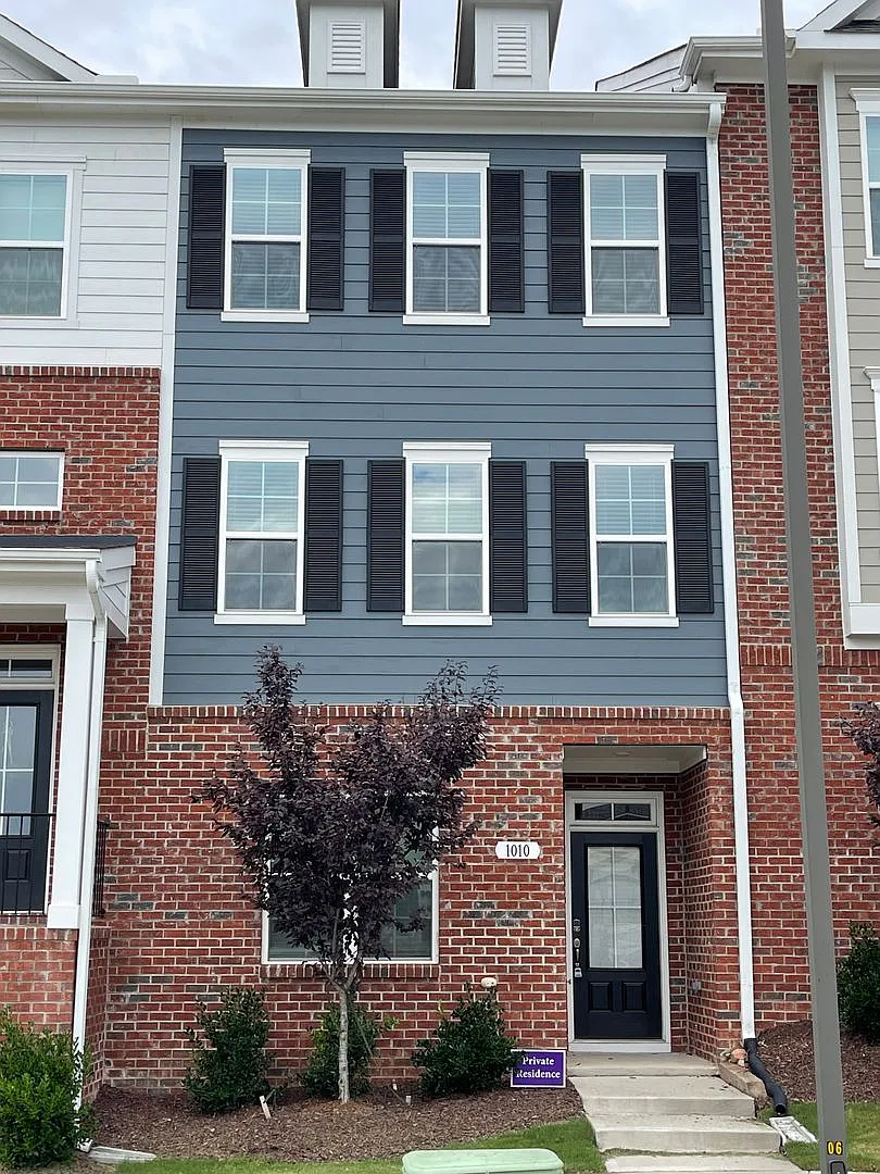 Must See !! 3bd 3.5ba — Photo 1