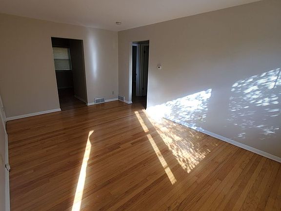 2nd image of 508 Lakeview Ave #2