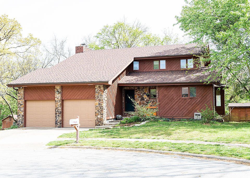 2nd image of 3990 W Woodshill Ct