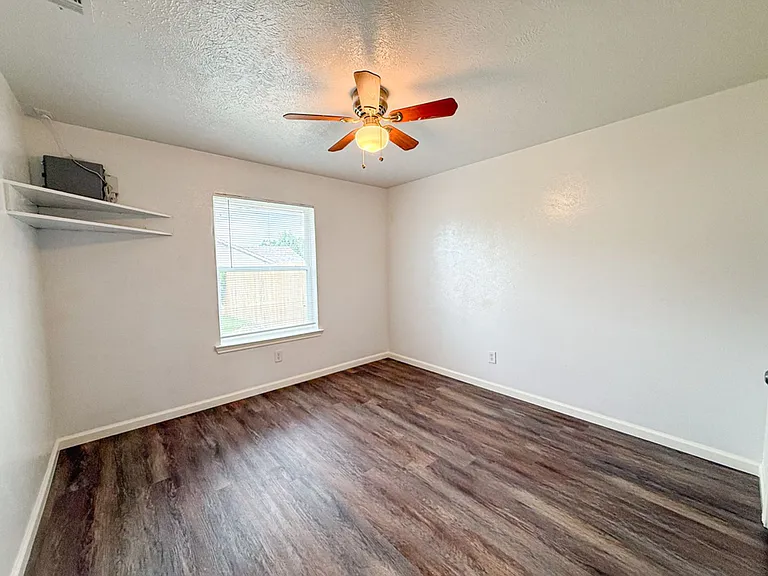 5413-5415 Brookhollow Dr — Photo 14