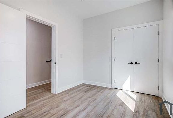 4th image of 624 W 83rd St #626