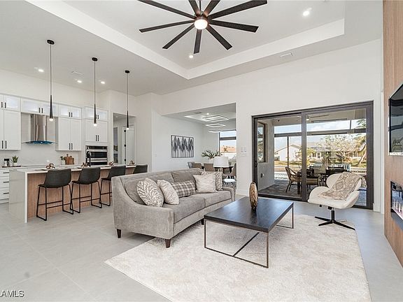4th image of 705 SW 21st St