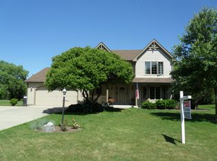 3860 S Pohl Dr, New Berlin, WI 53151