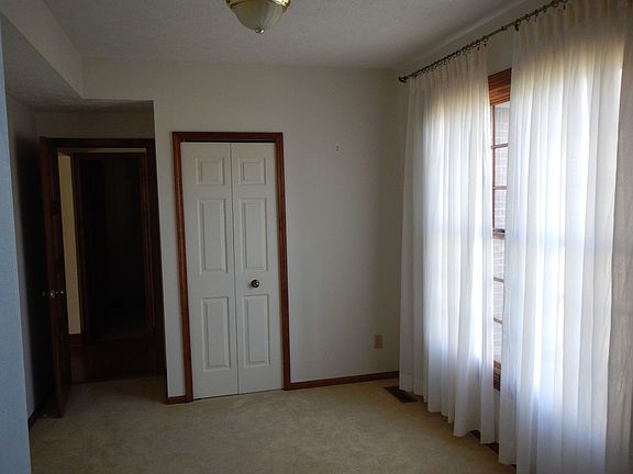 4th image of 19693 Echo Dr