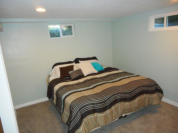 4th bedroom with 1/2 bath