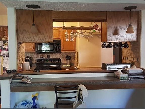 3rd image of 107 Grenadier Ct