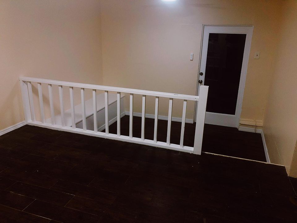 Bedroom/Entry