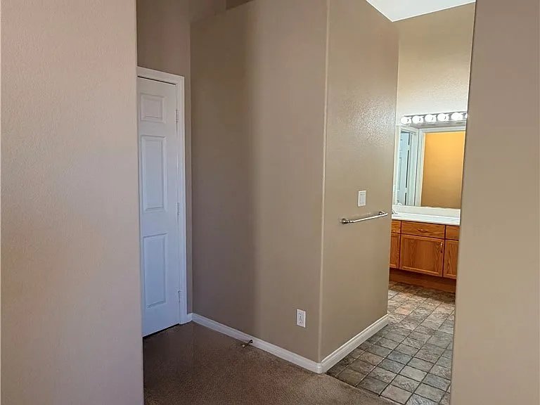 212 Horizon Peak Dr — Photo 24