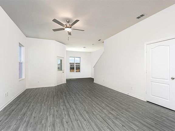 3rd image of 643 POPPY LANE