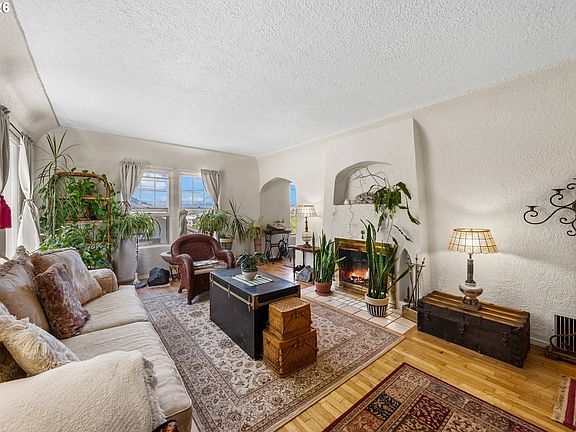 3rd image of 1426 SE Douglas Ave