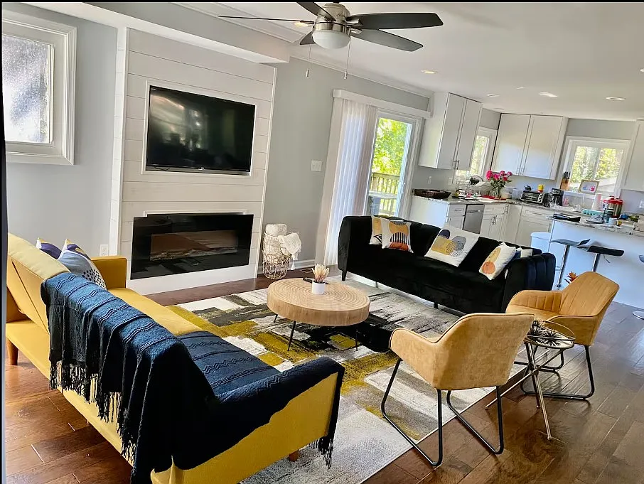 7733 Marthas Ln — Photo 2