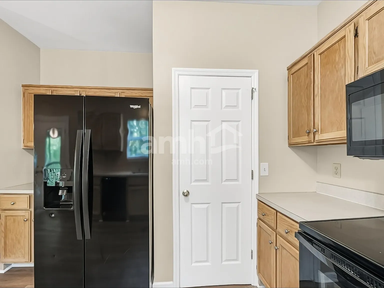 3 bed, 2.5 bath, 1858 sqft, $2,405 — Photo 3