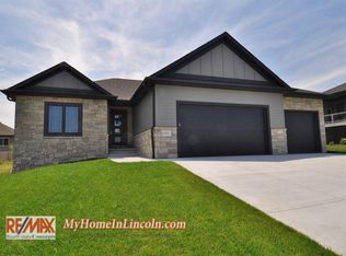 6301 Eureka Dr, Lincoln, NE 68516