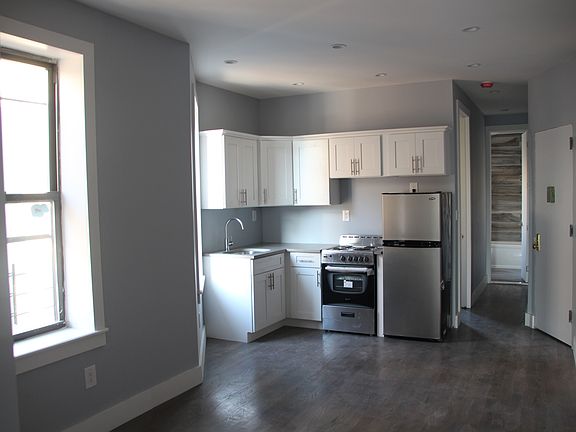 3rd image of 723 Park Pl #A