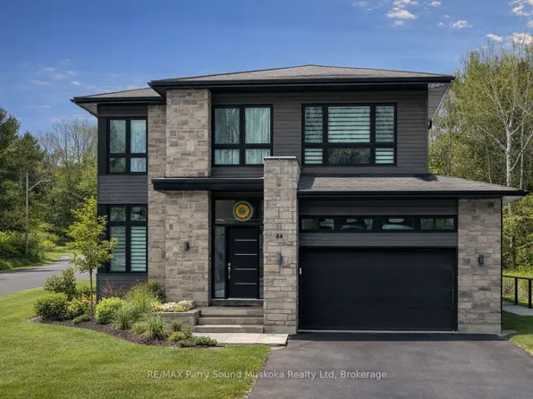 44 Dennis Dr, Parry Sound, ON P2A 0E6