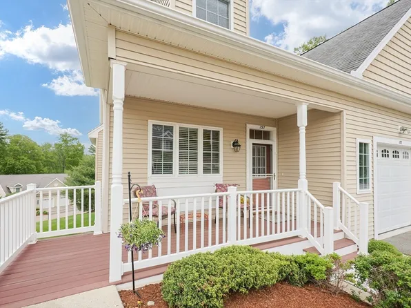 137 Grey Wolf Dr #137, Franklin, MA 02038