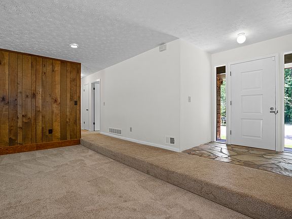 4th image of 949 Marion Ct #3