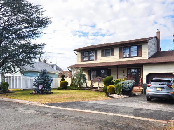 27 Henley St, Woodbridge, NJ 07095