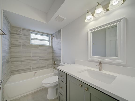3rd image of 1605 NE 3rd Ave #3