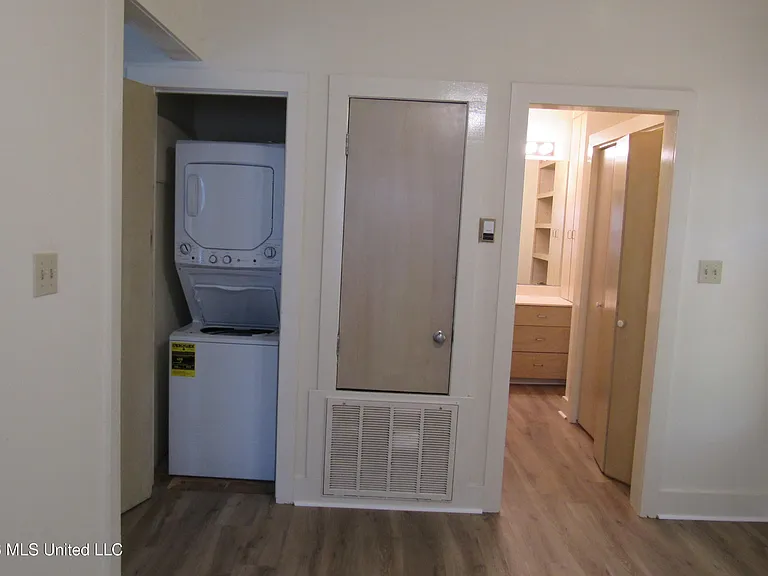 931 E Fortification St — Photo 21