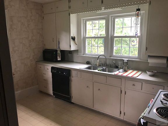 3rd image of 424 Mountain View Ave SE