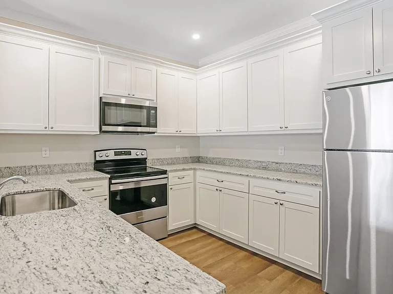 1815 Elm St — Photo 13
