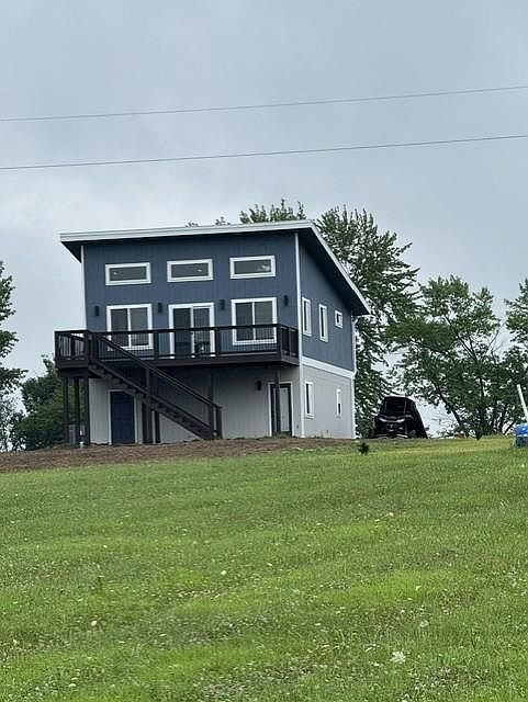 2nd image of 112 Admiral Dr