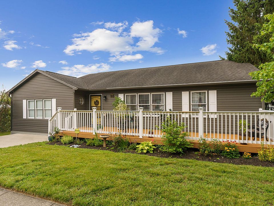 1st image of 332 Fox Harbour Dr