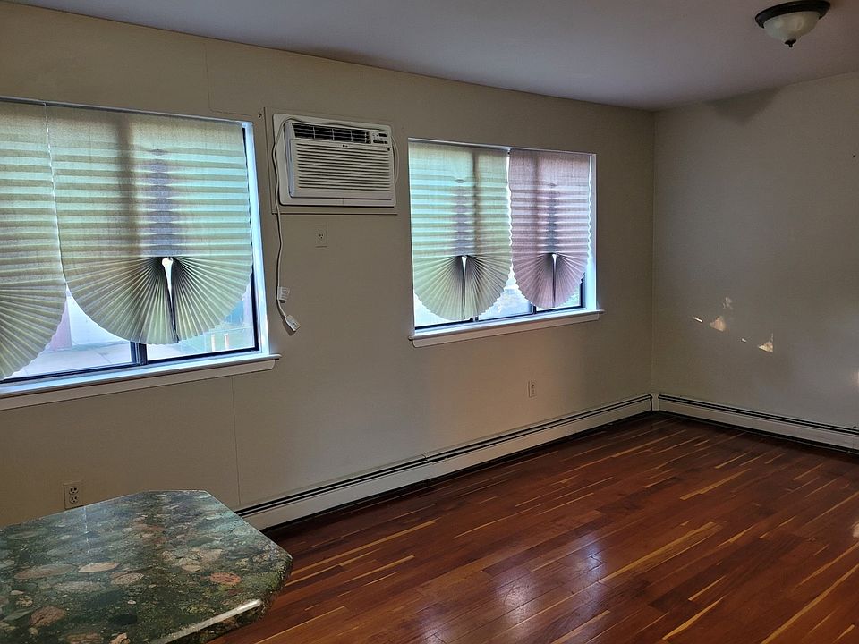 2nd image of 3960 Hylan Blvd