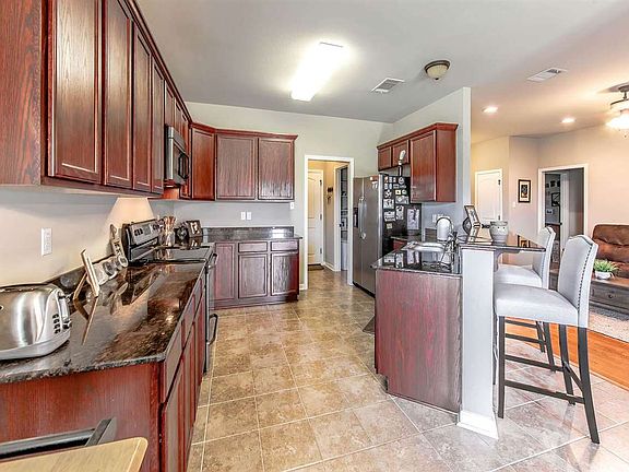 2nd image of 115 Southern Cir