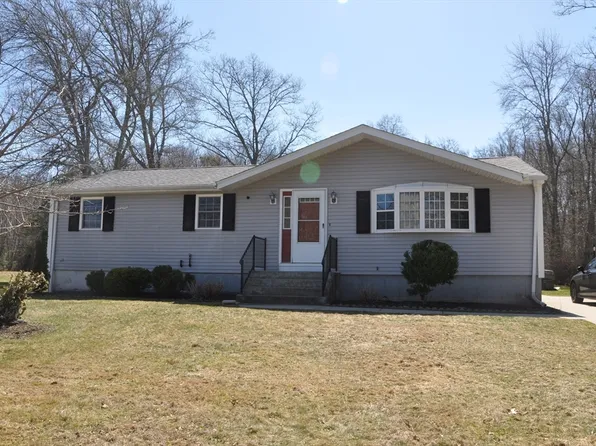 81 Benoit St, Westport, MA 02790
