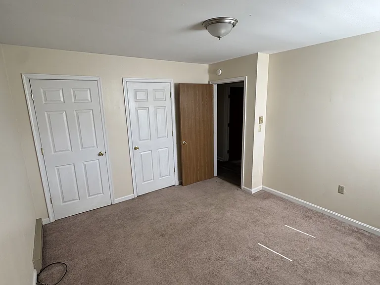 702 Thomas Ln — Photo 12