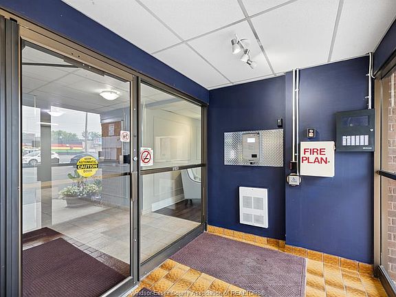 3rd image of 3950 Wyandotte St E #306