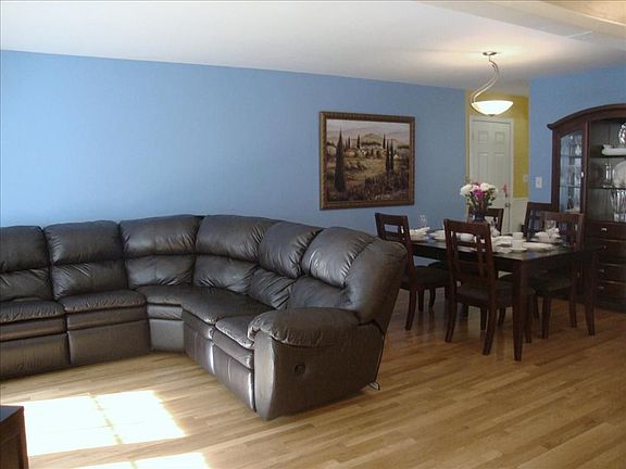 3rd image of 418 Westglen Village Dr