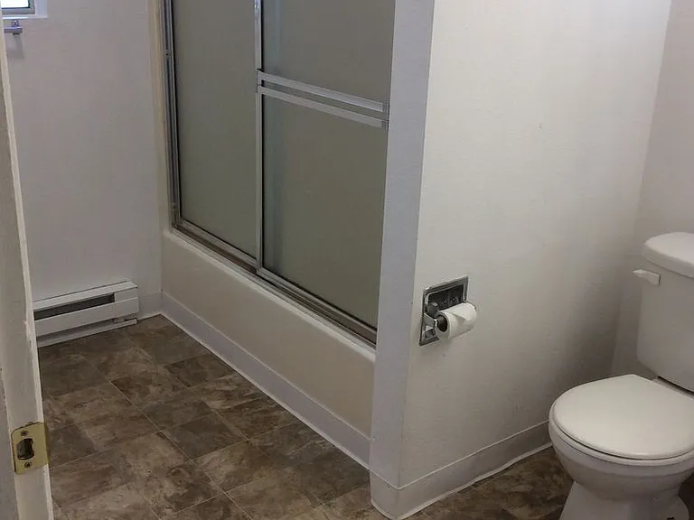1315 SW G St — Photo 4