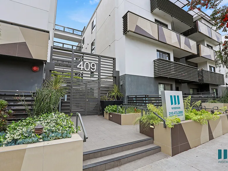 Front Entrance of Hayworth Hyde by Wiseman