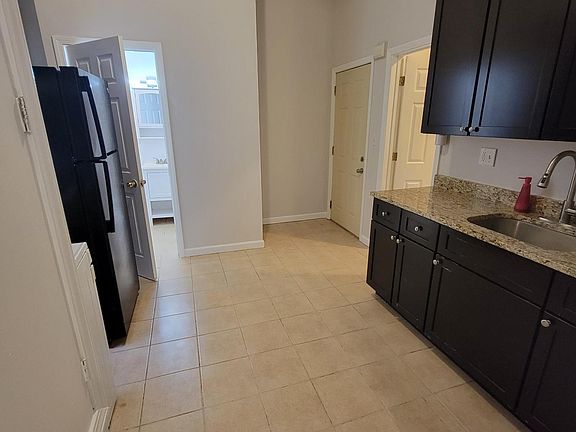 3rd image of 1827 S May St #2R