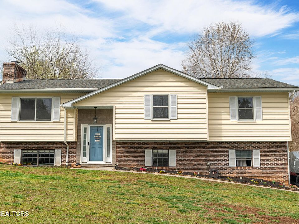 1st image of 3102 Fairoaks Dr
