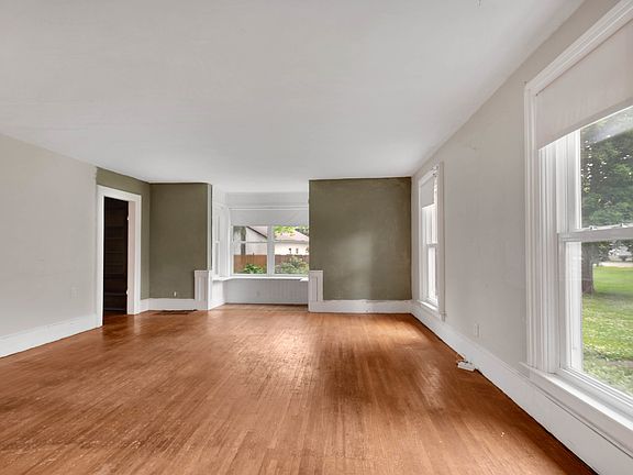 3rd image of 1408 E Washington St