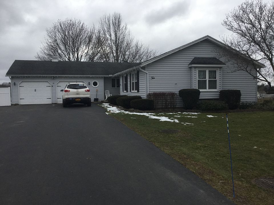 1st image of 10 Chiswick Dr
