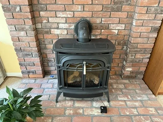 3 bed, 3.0 bath, 2340 sqft, $2,100 — Photo 4