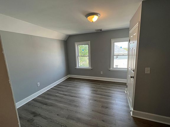 4th image of 19 Greenwood St Floor 3