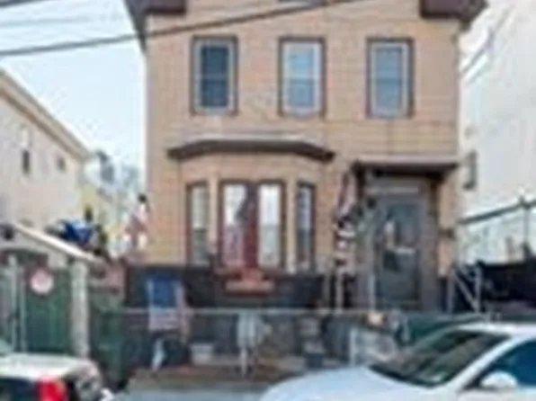 28 Brook St, Somerville, MA 02145