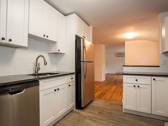 5th image of 18 Hampton Bays Dr