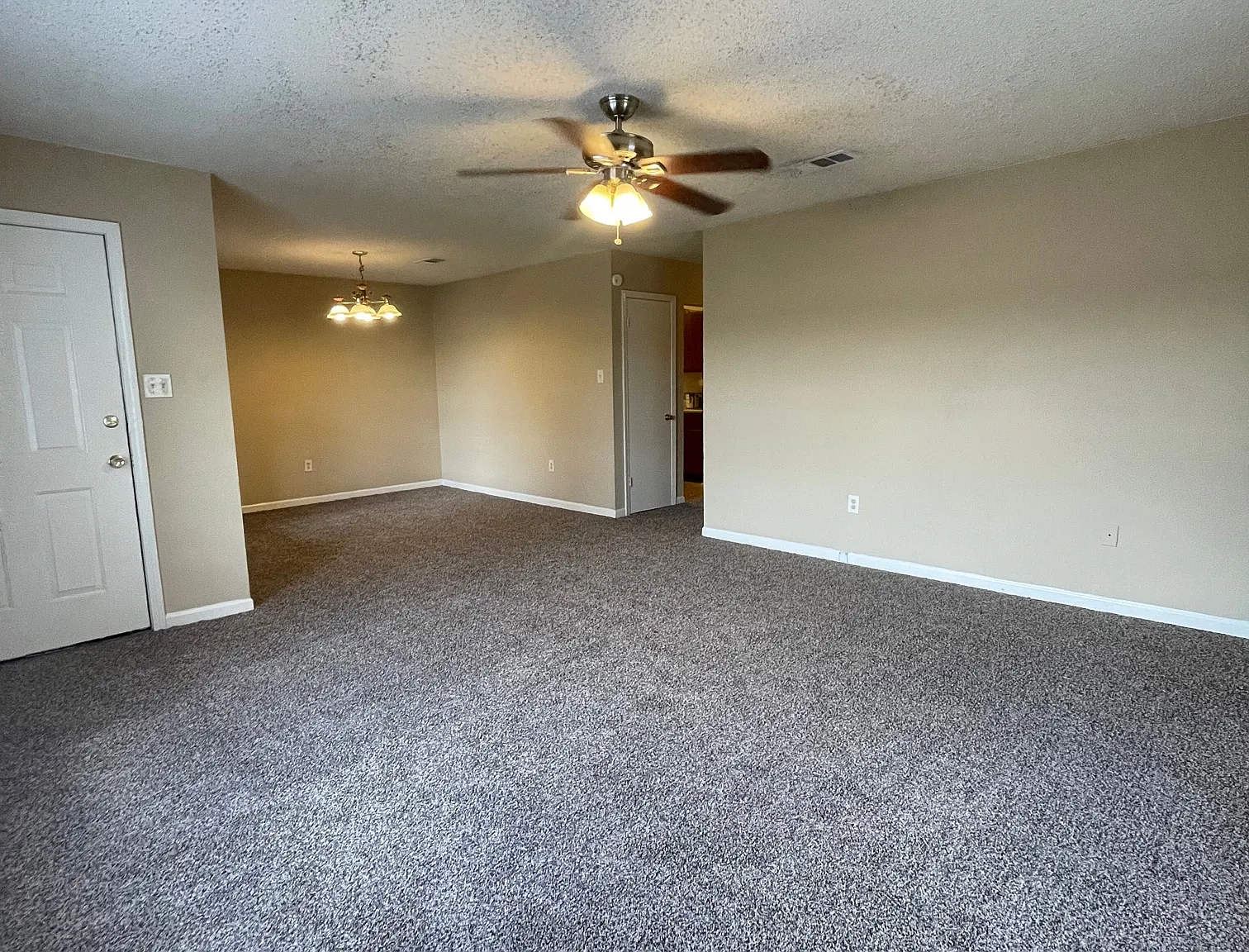 3 bed, 1100 sqft, $1,100 — Photo 1