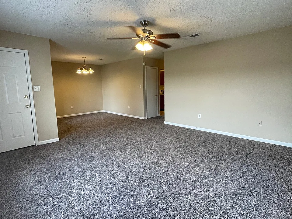 1548 Delplaza Dr #D
